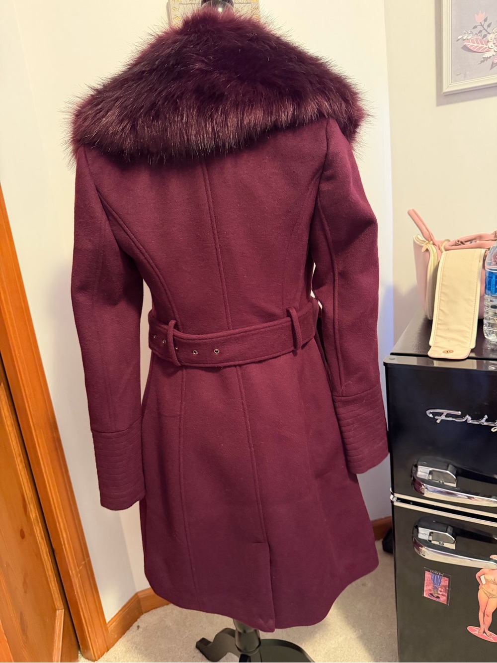 Women’s Gorgeous Burgundy Faux Fur Collar Coat GUESS by MARCIANO - Picture 2 of 5